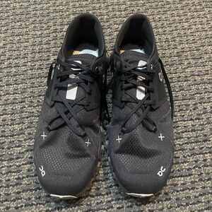 Slightly used OnCloud X3 Running Shoe in size 10 Men’s